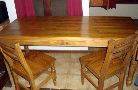 Mesa Amplia con cajón.